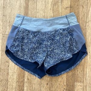 Outdoor Voices 2.5 inch Hudson shorts in navy blue print, size small